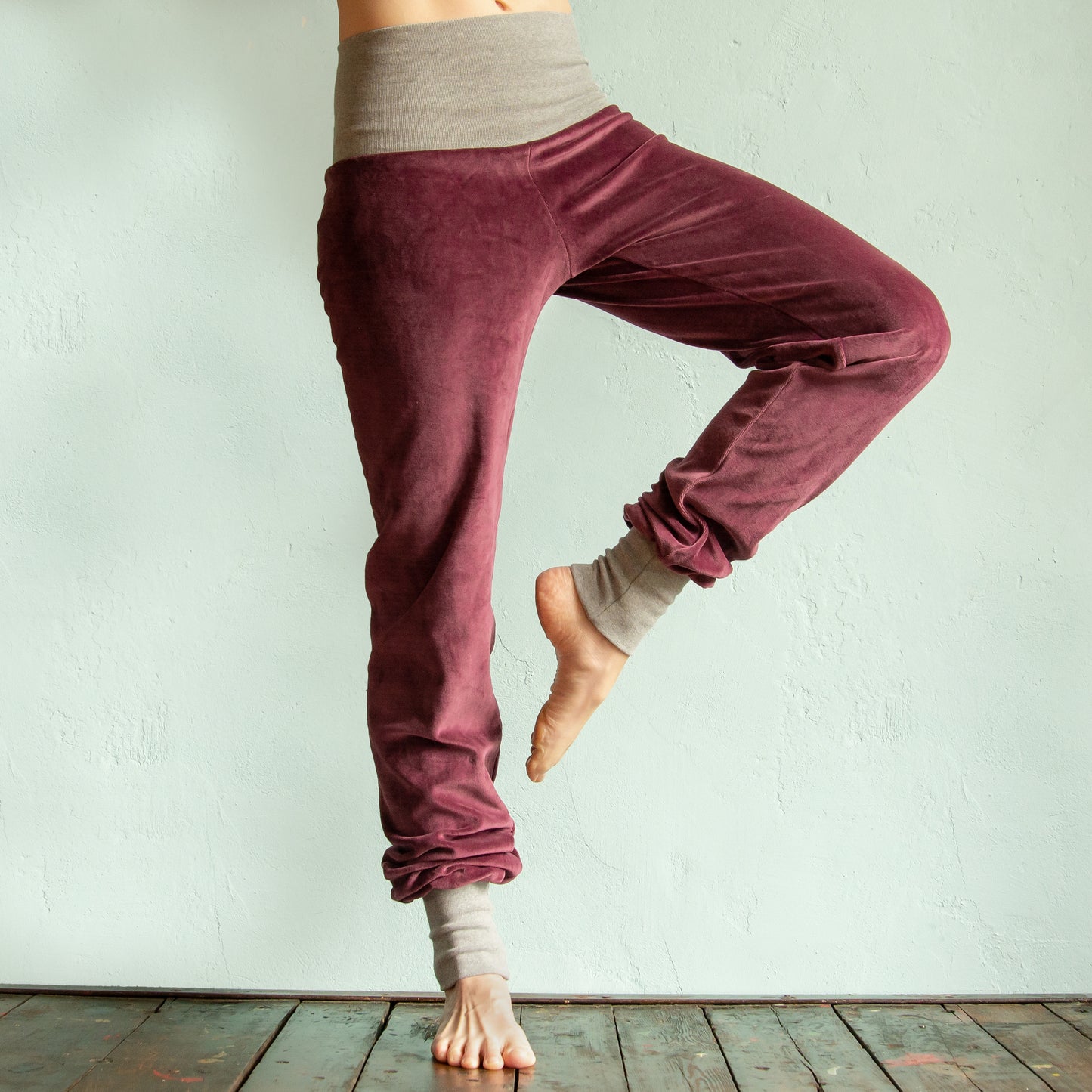 Bio Yogahose aus Nicki in berry / heather grey