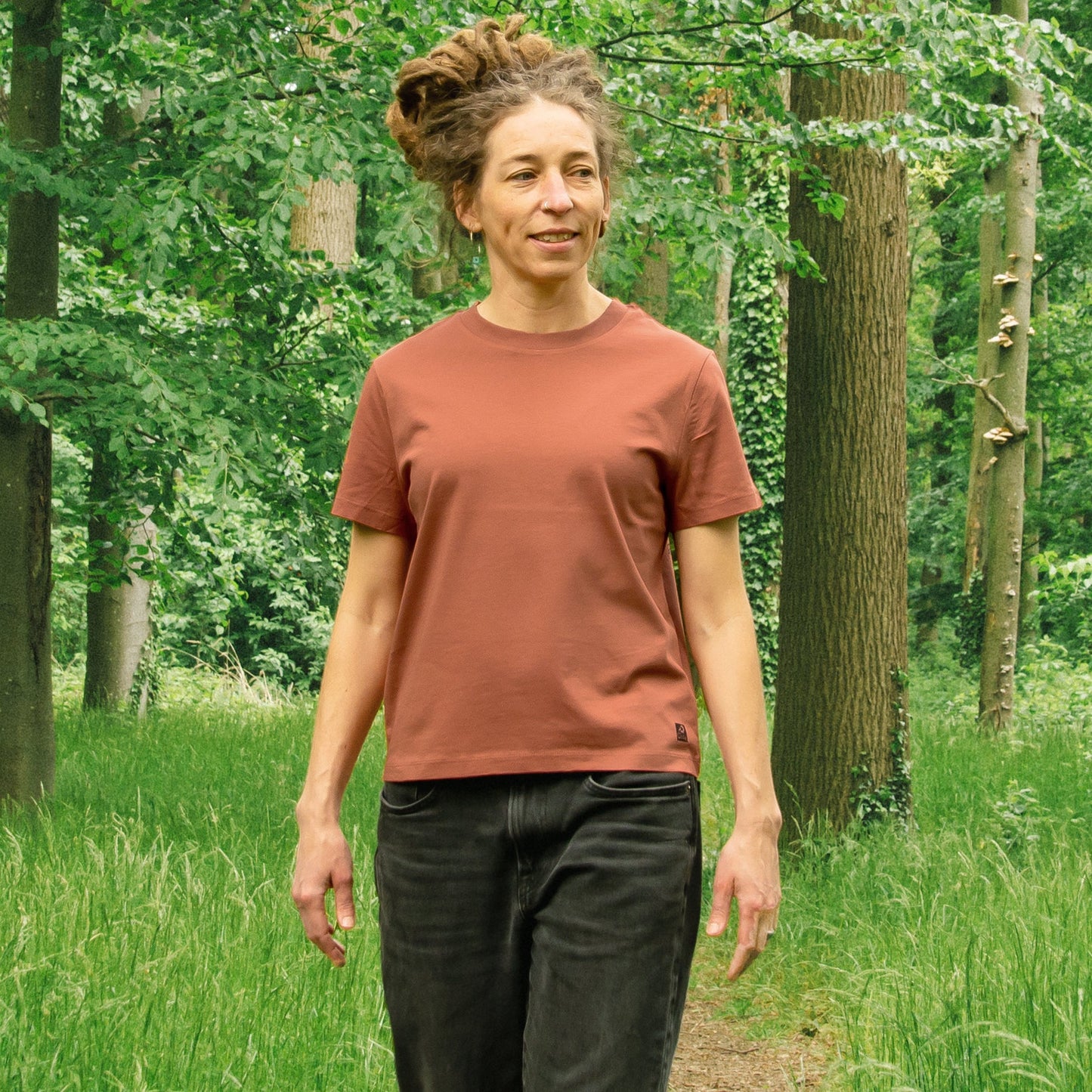 Kaffee T-Shirt Damen von hinten mit Eichhörnchen-Motiv