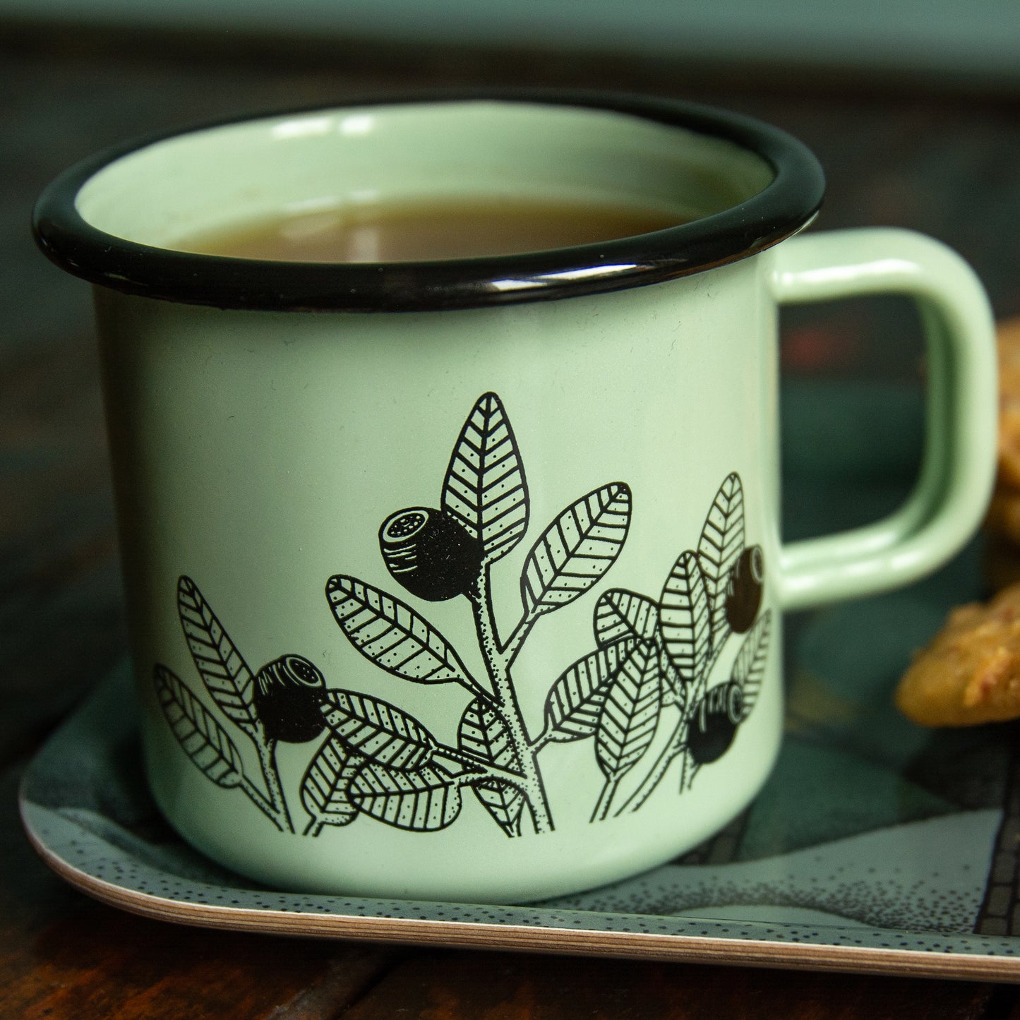 Emaille Tasse Blaubeeren in mint