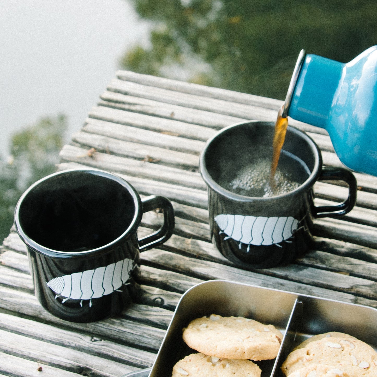 "Assel-Tassel" Emaille Tasse in schwarz