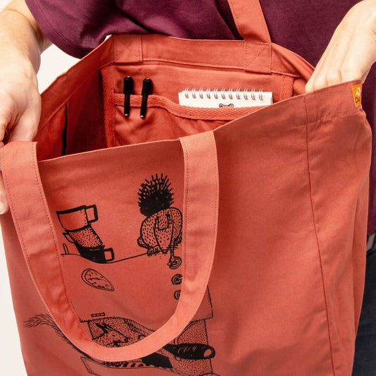 Tote Bag Kaffee in Heritage Brown mit handbedrucktem Eichhörnchen-Motiv