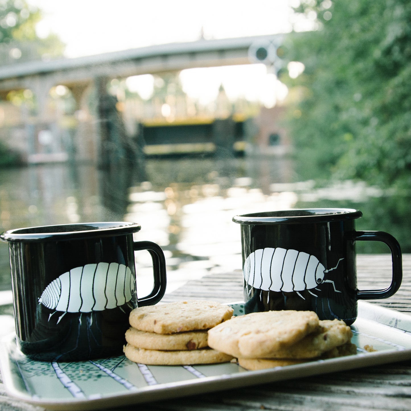 "Assel-Tassel" Emaille Tasse in schwarz