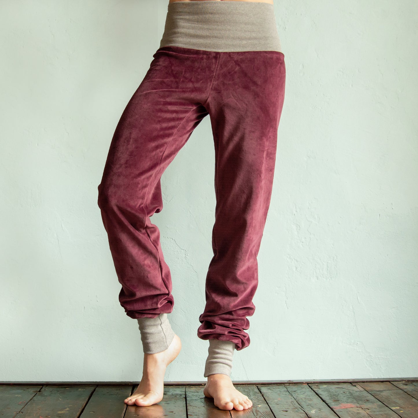 Bio Yogahose aus Nicki in berry / heather grey