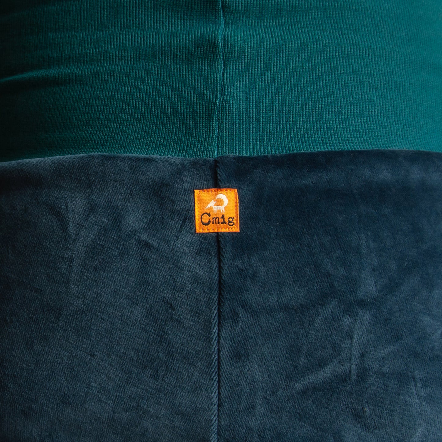 Bio Yogahose aus Nicki in blau / petrol