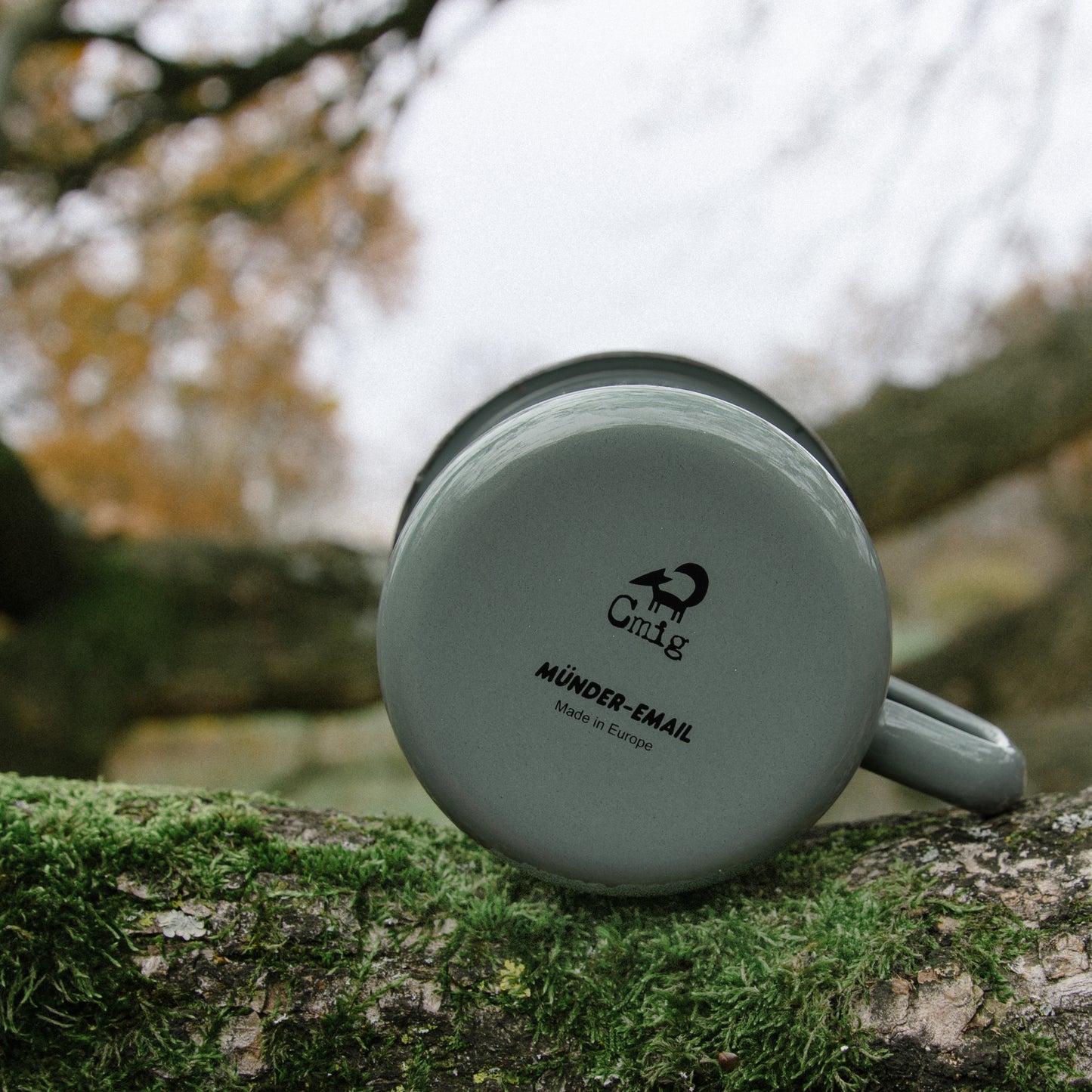 Emaille Tasse Blaubeeren in tannengrün