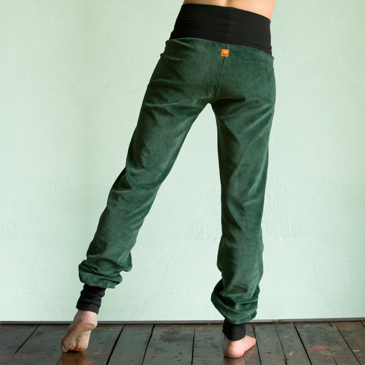 Bio Yogahose aus Nicki in bottle green / schwarz