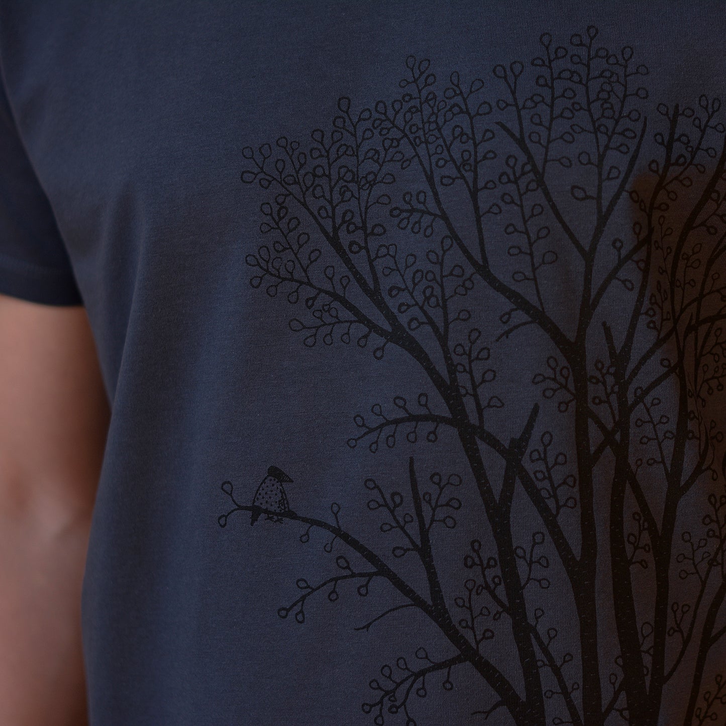Erle mit Elster T-Shirt in india ink grey XS-XXL
