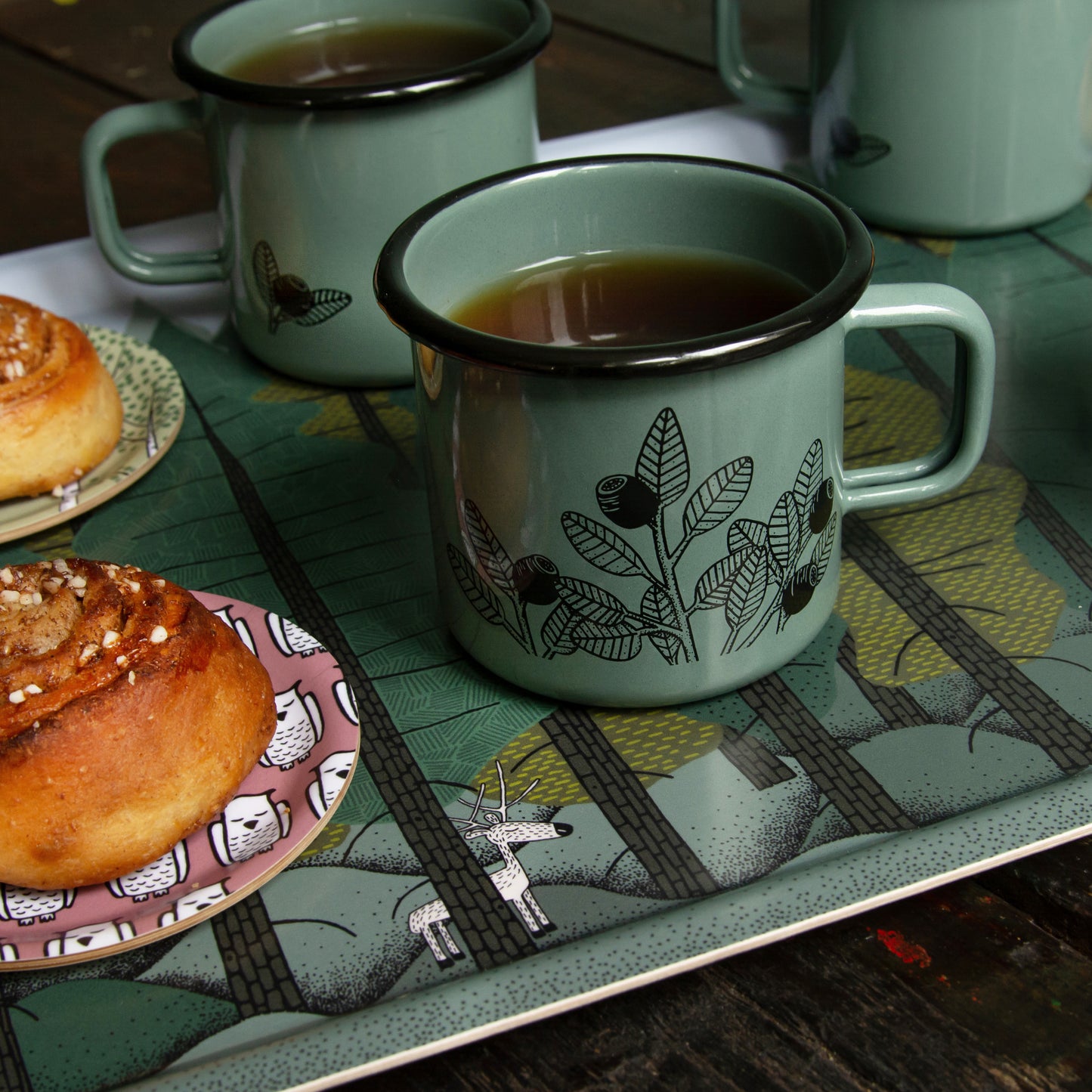 Emaille Tasse Blaubeeren in tannengrün