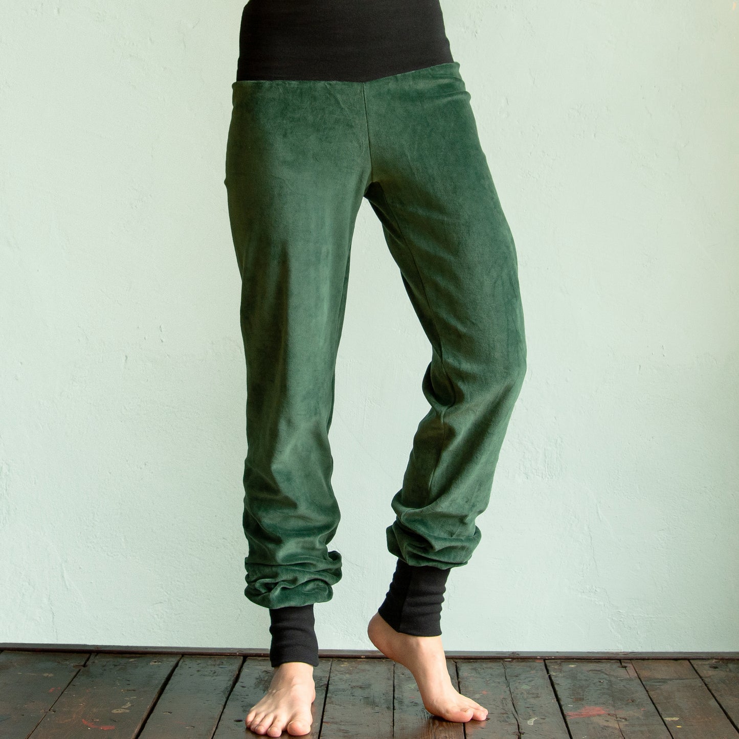 Bio Yogahose aus Nicki in bottle green / schwarz