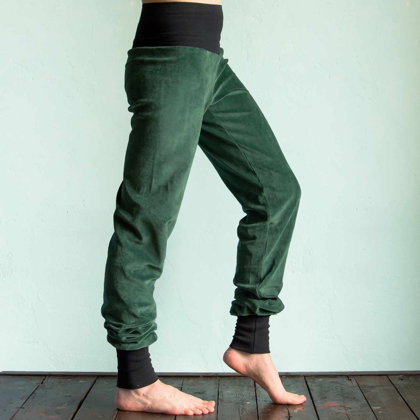 Bio Yogahose aus Nicki in bottle green / schwarz