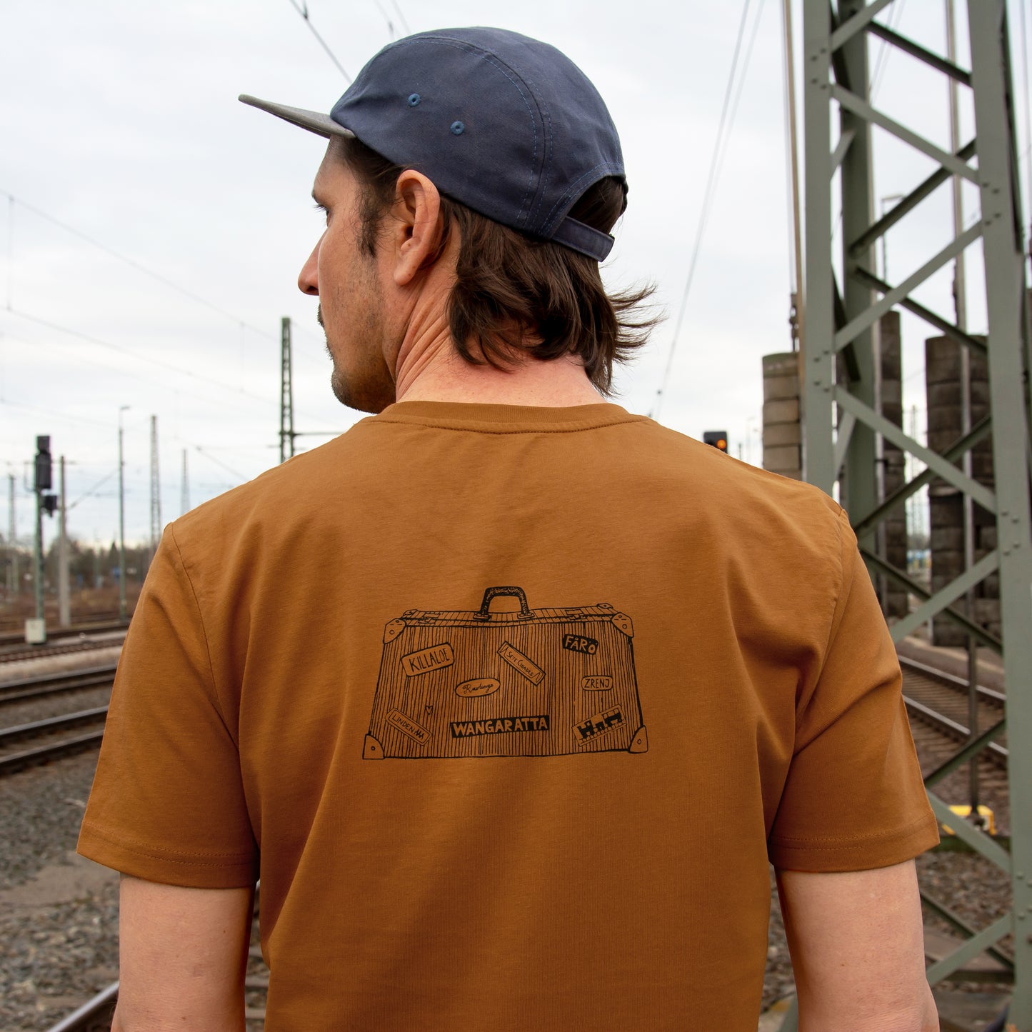 Reisekoffer T-Shirt in roasted orange XS-XL