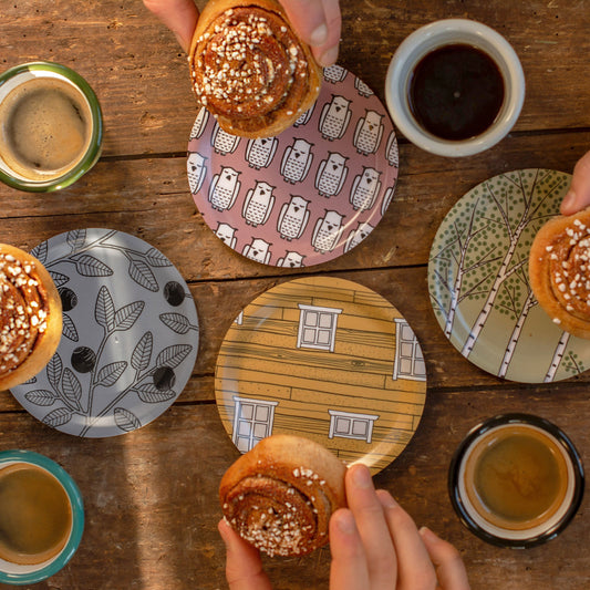schwedisches fika mit kaffee zimtschnecken undcoasters von Cmig