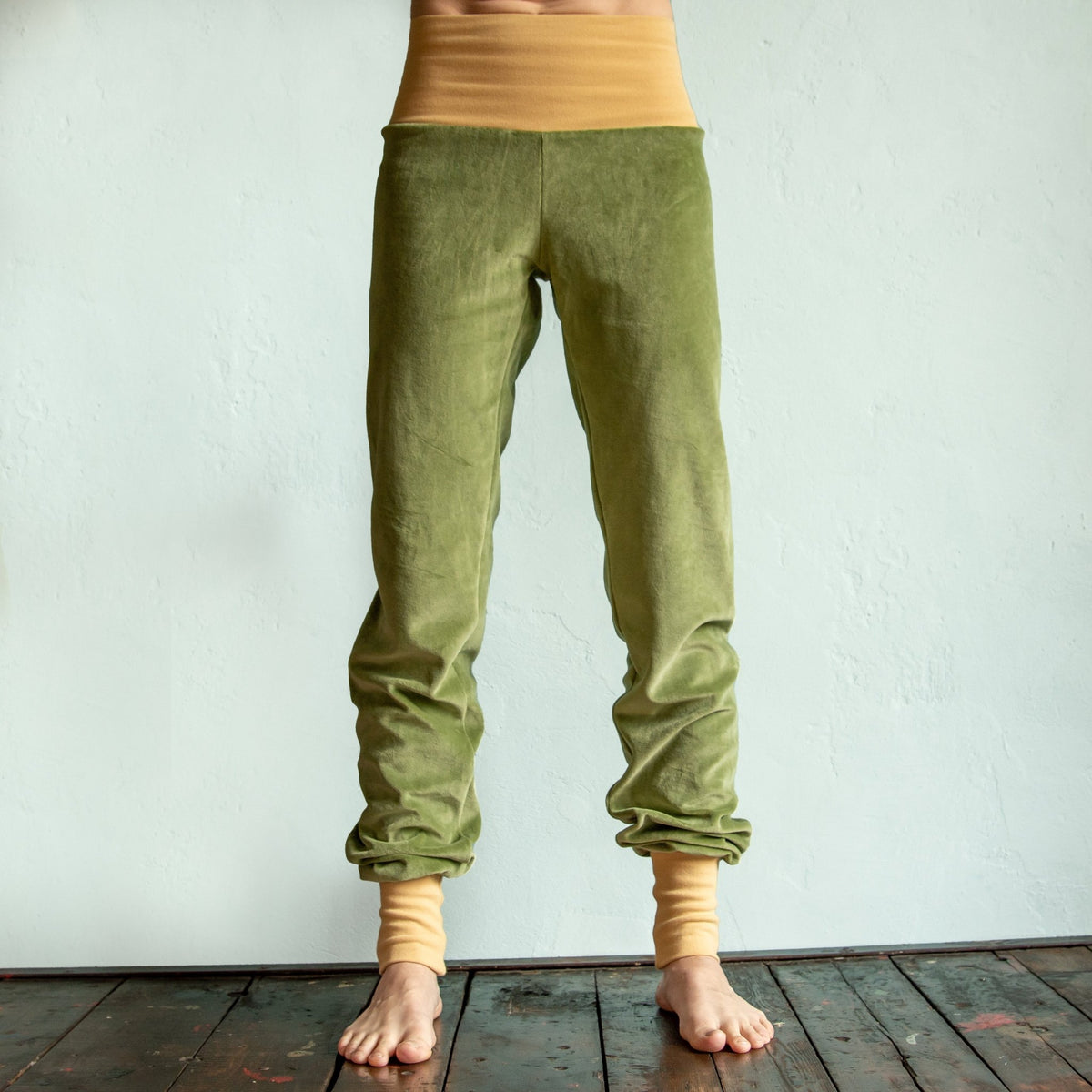 Bio Yogahose aus Nicki in moss green / light yellow S, M, L