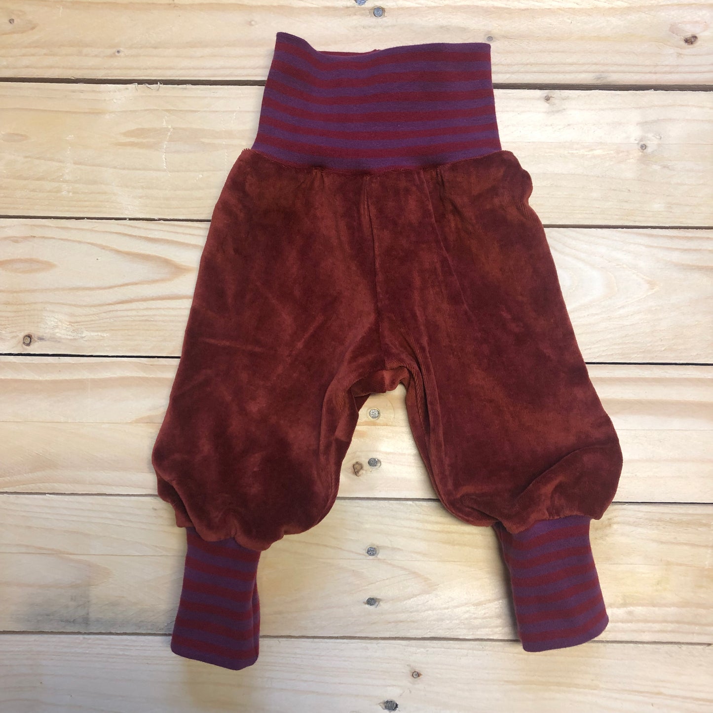 Baby Nickihose in rost / rot-lilagestreift 56/62, 68/74