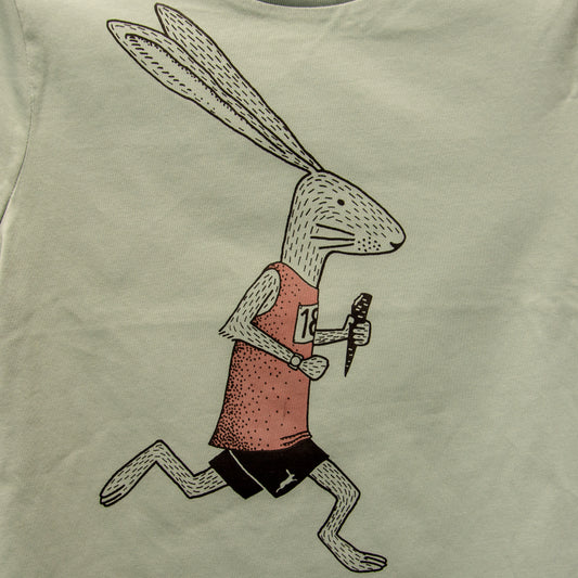 Kleinserie Laufhase T-Shirt in Aloe 110-158