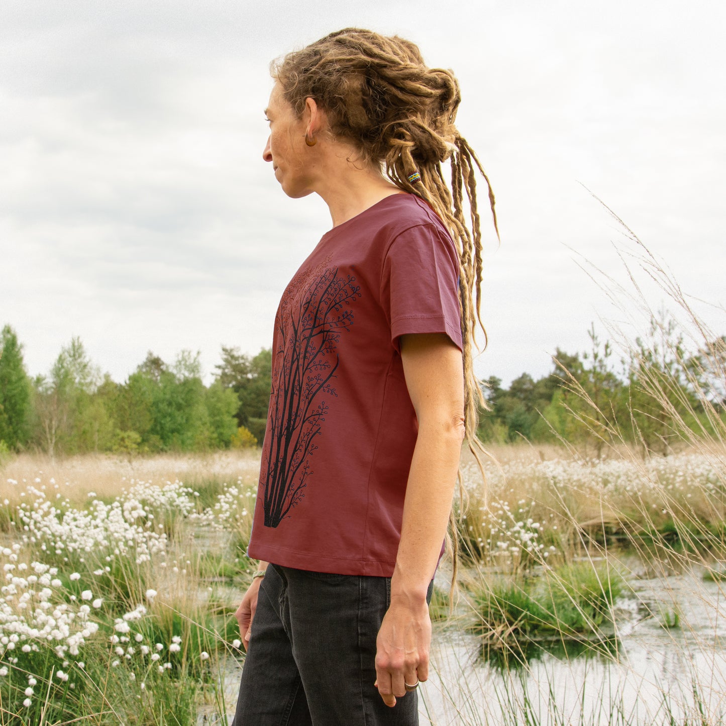 Erle mit Elster T-Shirt in burgundy XS- XXL