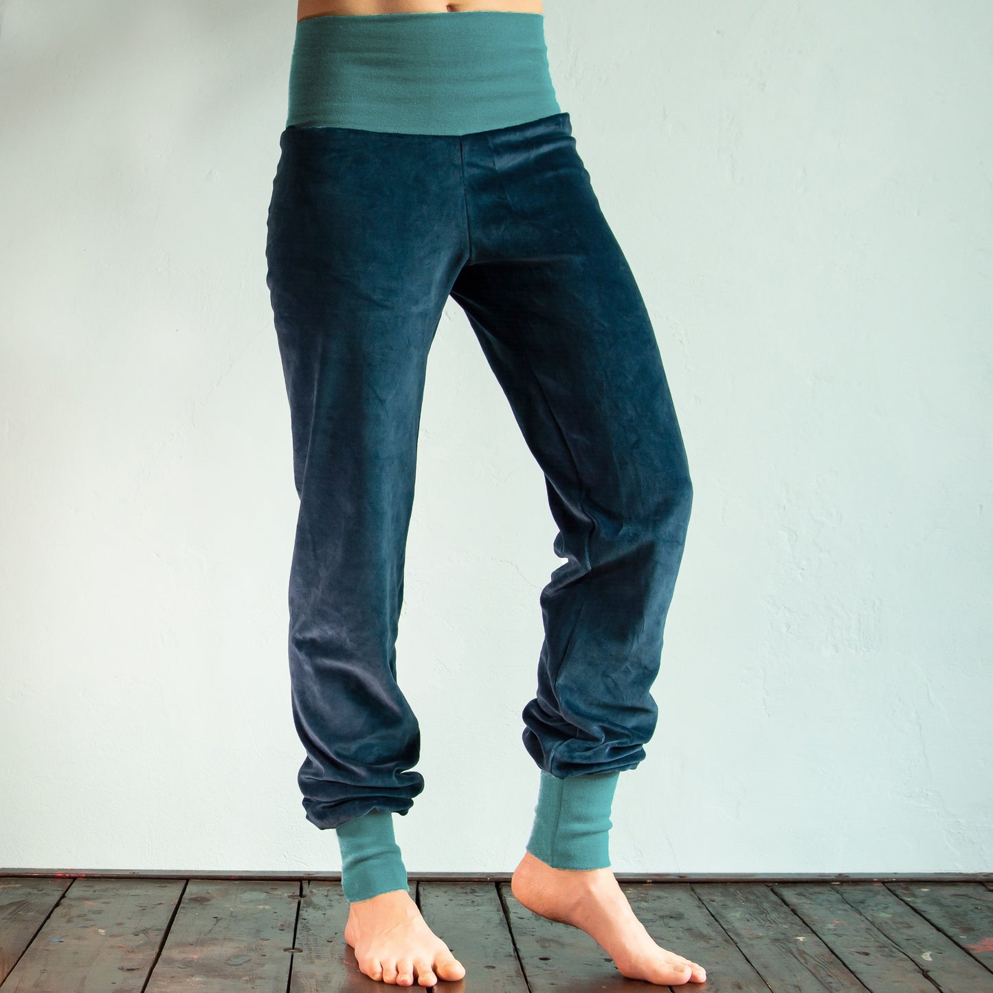 Bio Yogahose aus Nicki in blau / seagreen