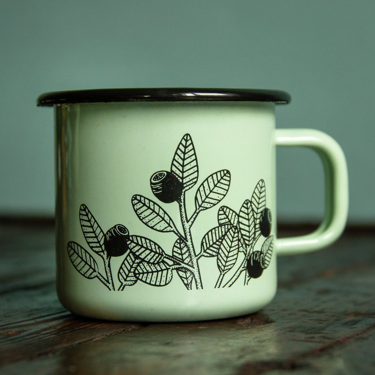 Emaille Tasse Blaubeeren in mint