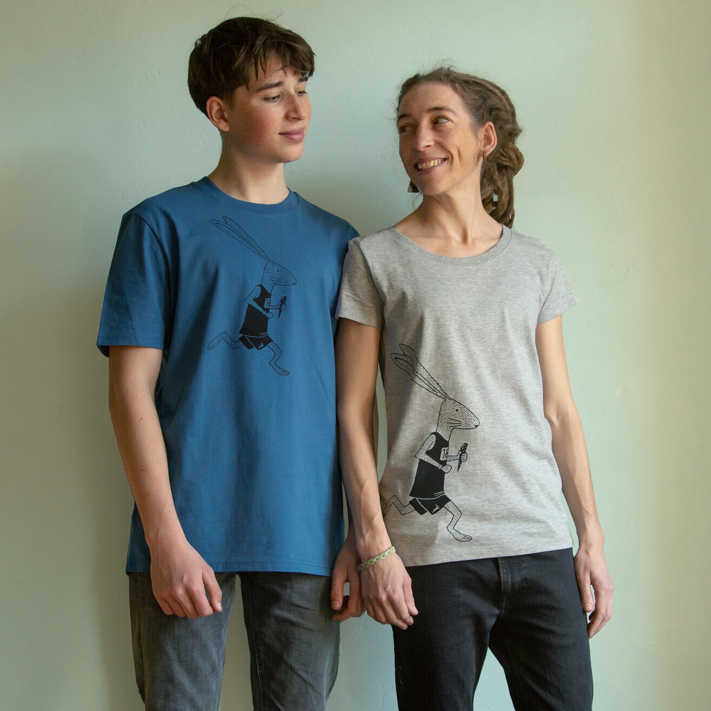 Laufhase T-Shirt unisex in mindful blue