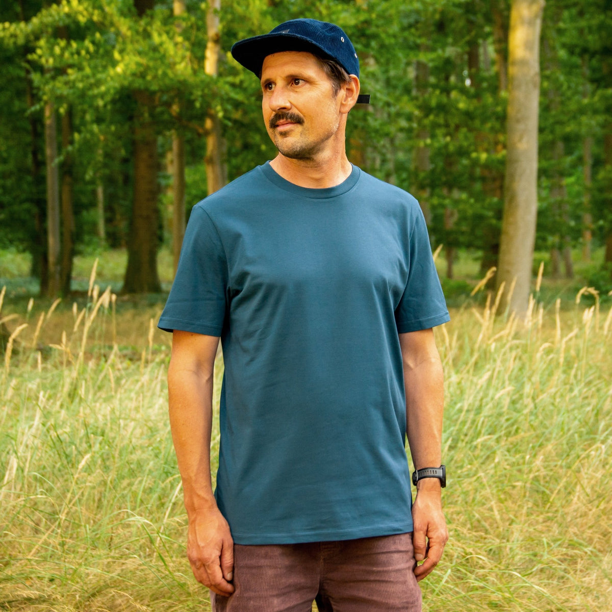 Herren T-Shirt Kaffee mit Eichhörnchen-Motiv