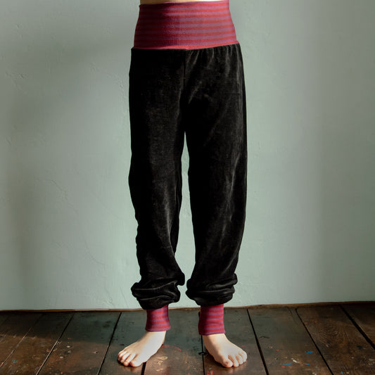 Kinder Nickihose in schwarz / rot-lila 104