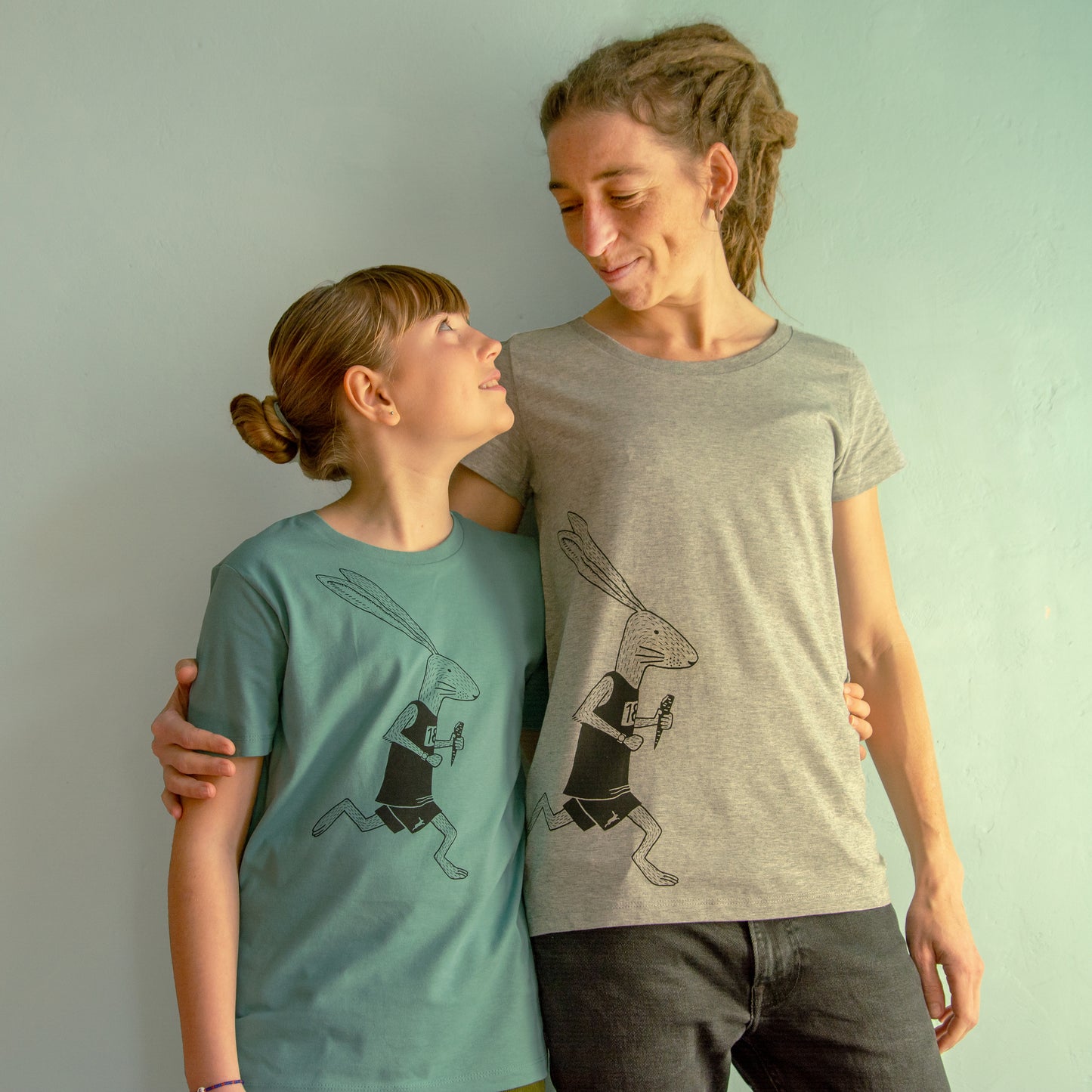 Laufhase T-Shirt in teal monstera