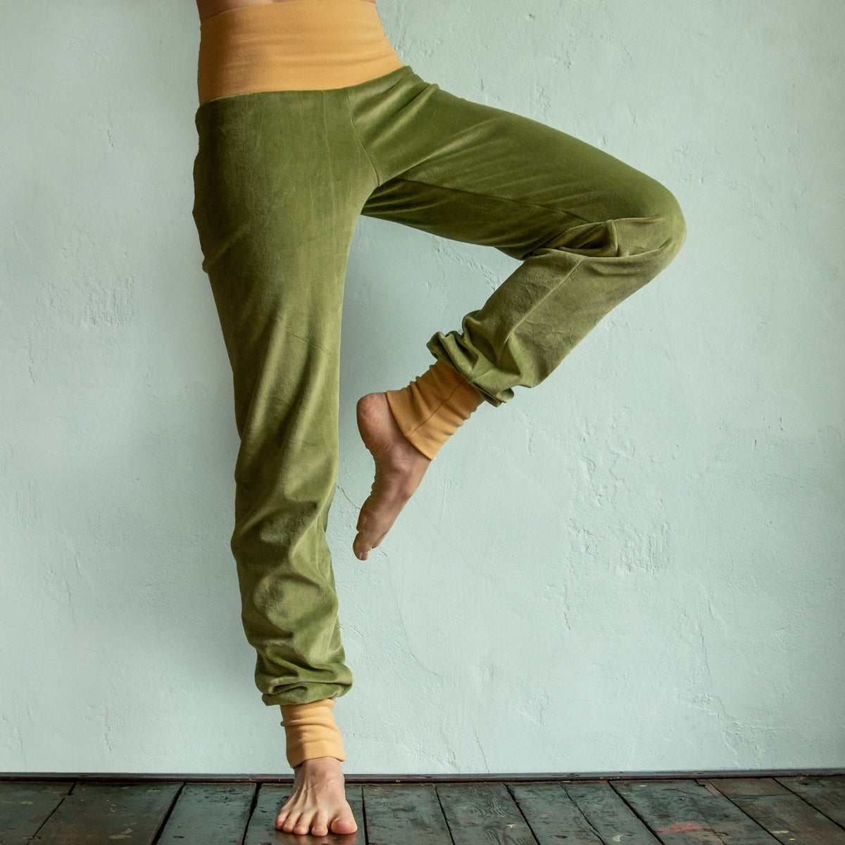 Bio Yogahose aus Nicki in moss green / light yellow S, M, L