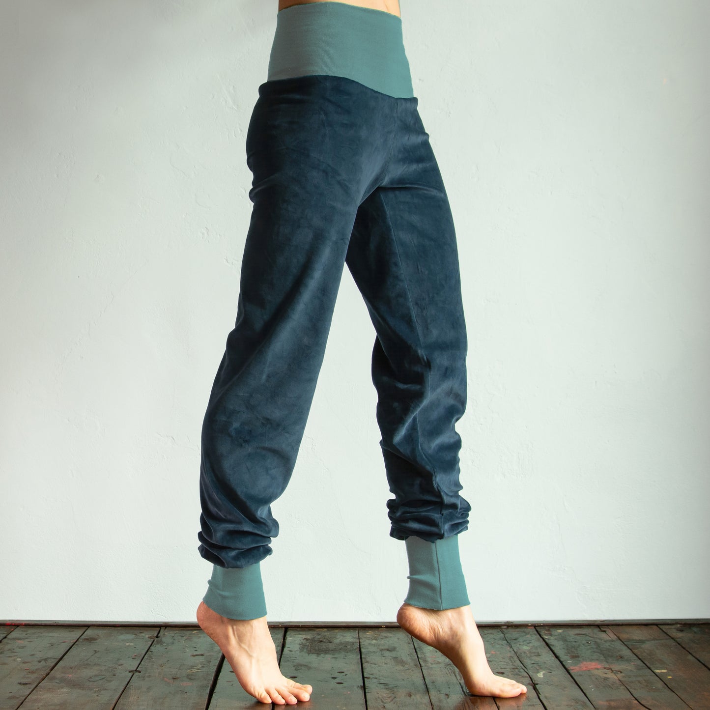 Bio Yogahose aus Nicki in blau / seagreen