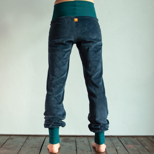 Bio Yogahose aus Nicki in blau / petrol