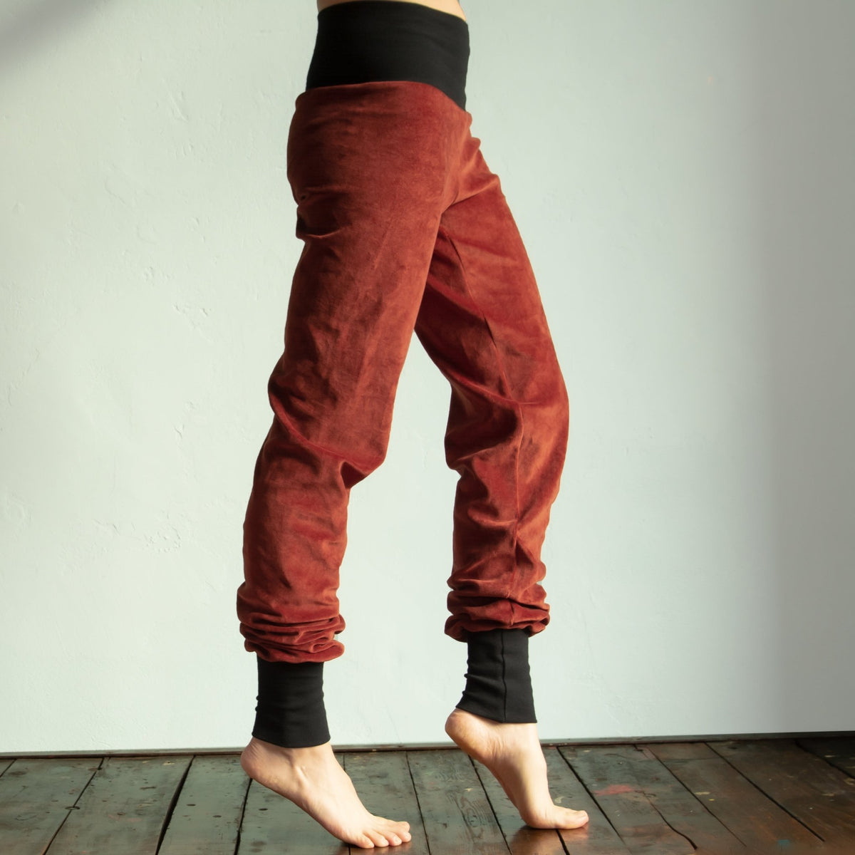 Bio Yogahose aus Nicki in rost / schwarz S, M, L