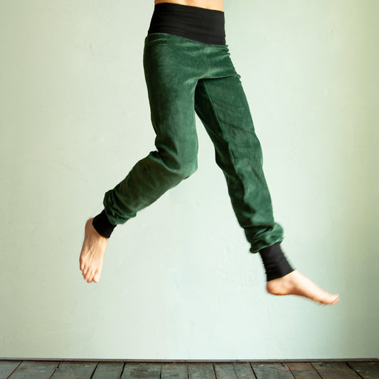 Bio Yogahose aus Nicki in bottle green / schwarz