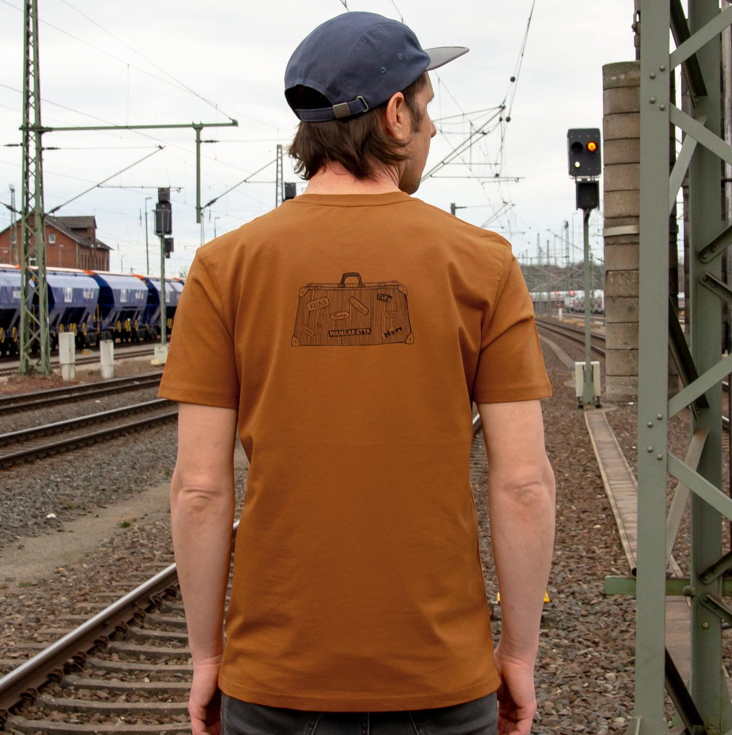 Reisekoffer T-Shirt in roasted orange XS-XL