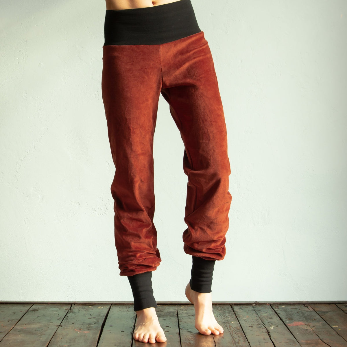 Bio Yogahose aus Nicki in rost / schwarz S, M, L